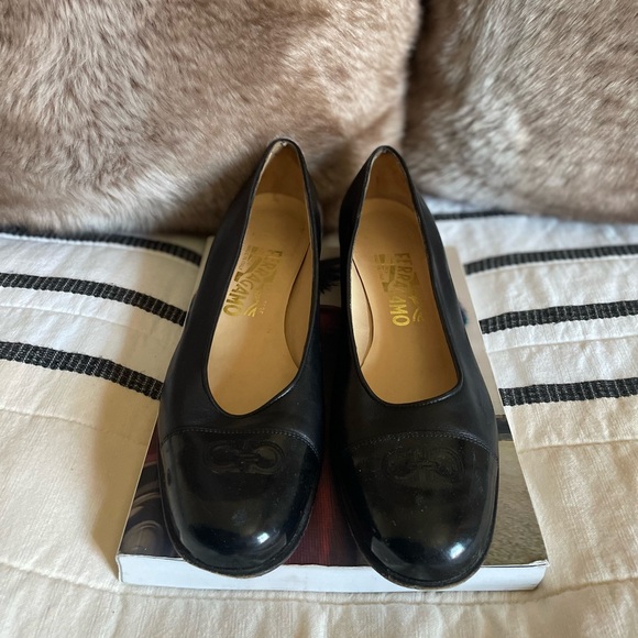 Salvatore Ferragamo Black Pumps - Picture 2 of 7